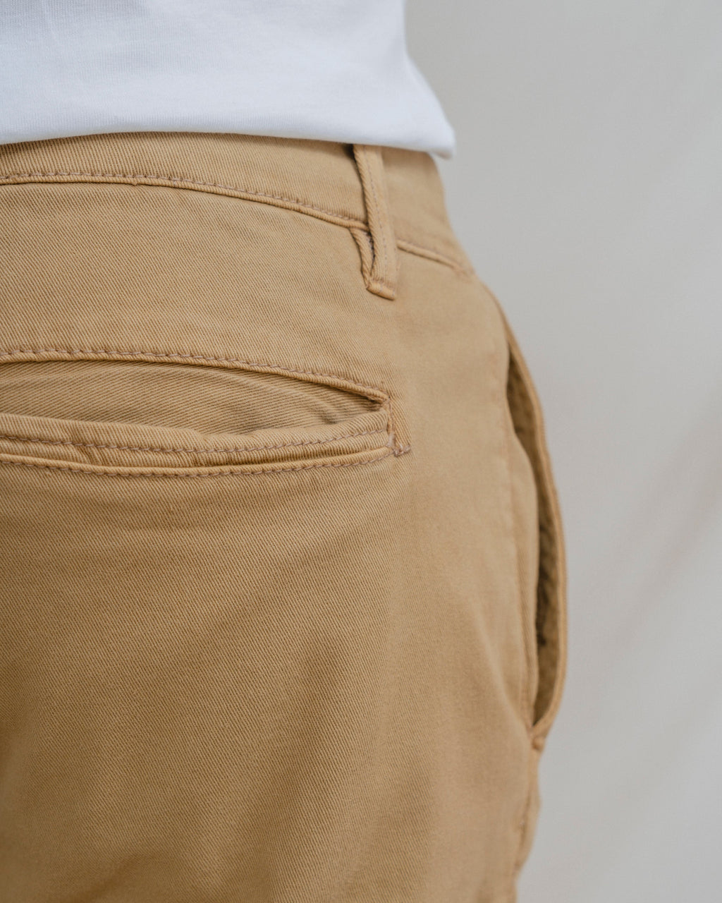 PANTALÓN CHINO SKINNY CROPPED CAMEL