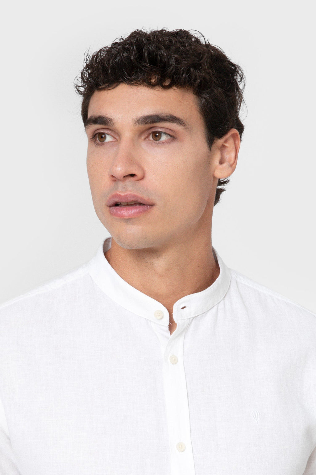 CAMISA LINO BLANCA CUELLO MAO