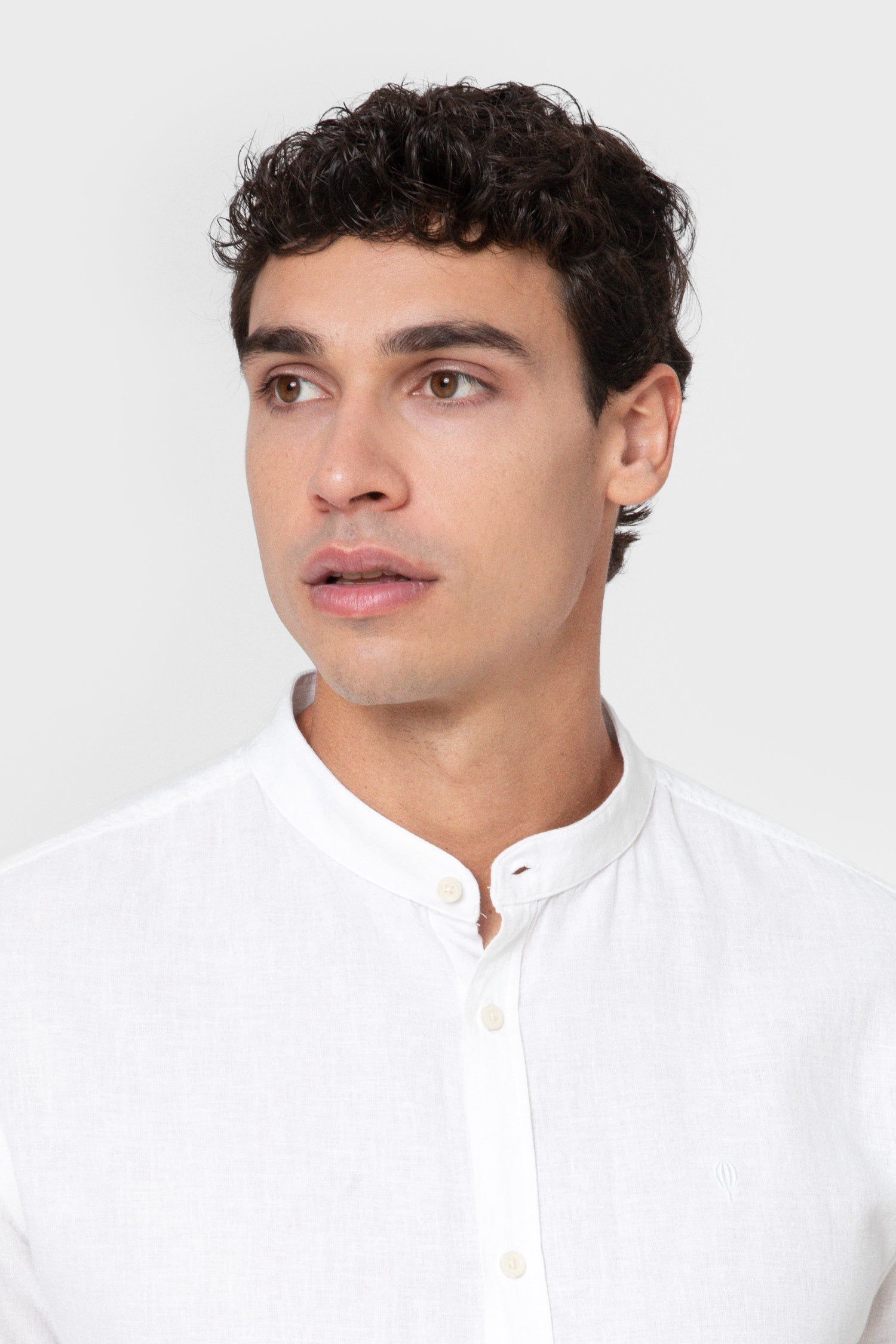 CAMISA LINO BLANCA CUELLO MAO