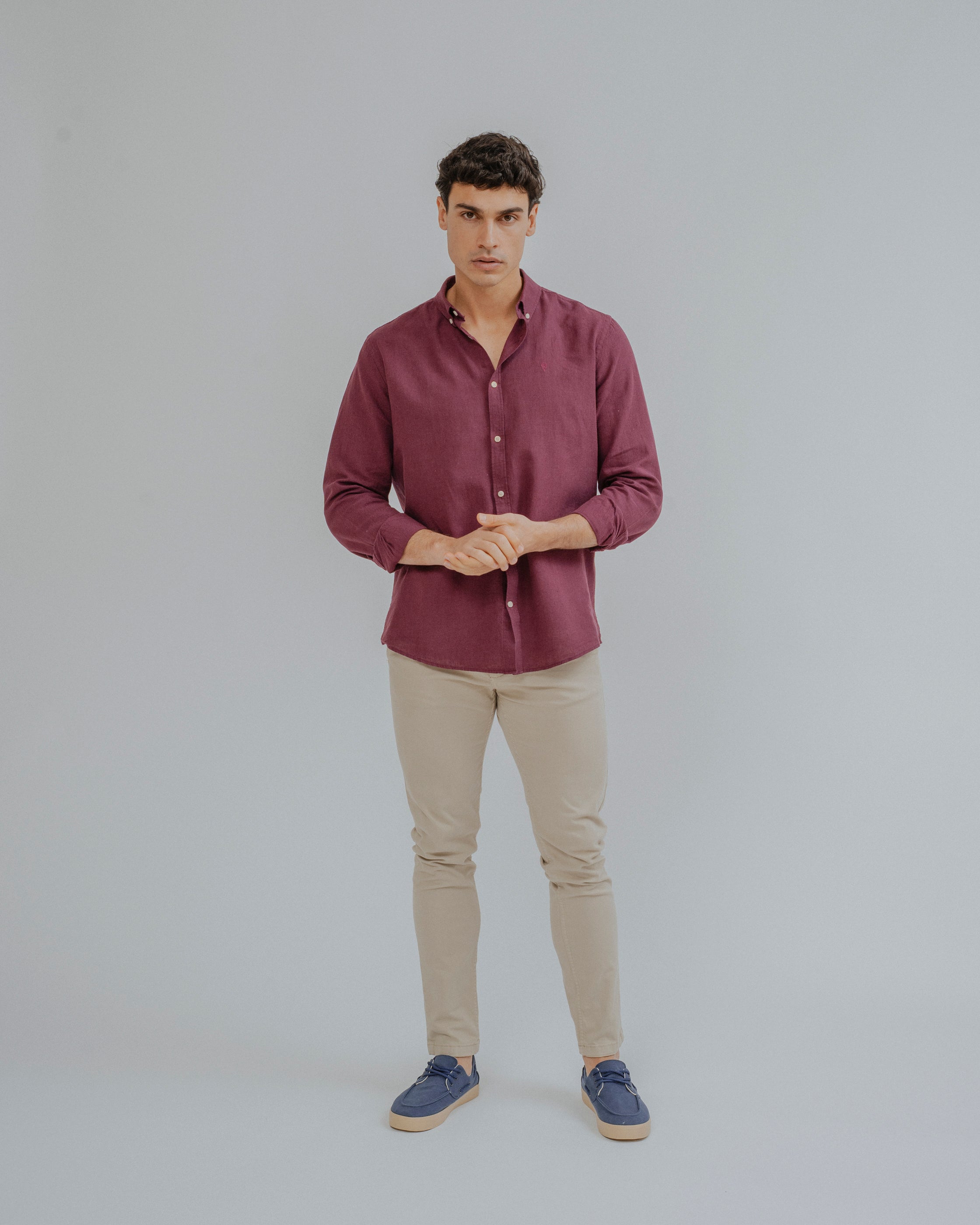 CAMISA LINO BURDEOS