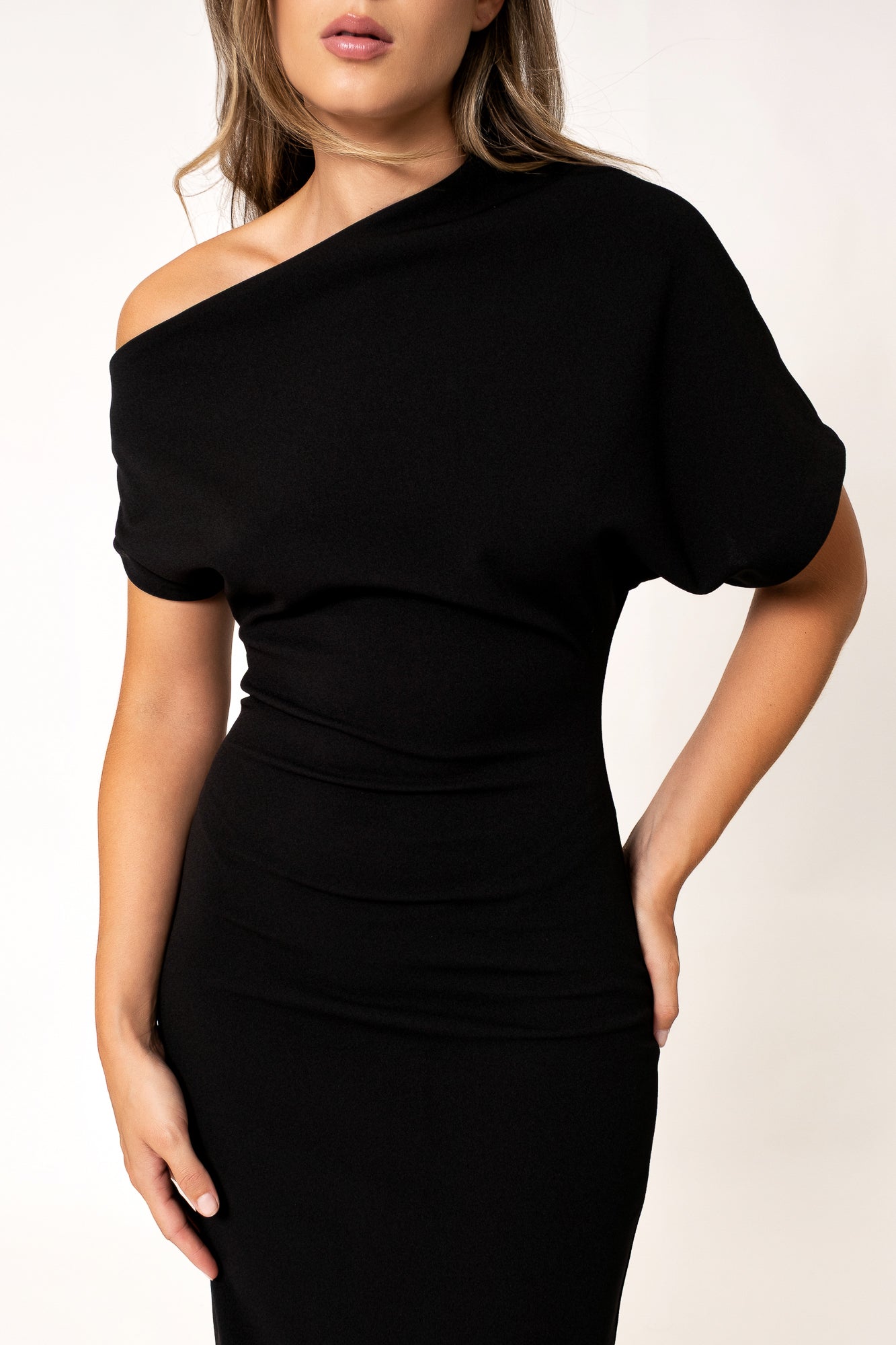 VESTIDO MIDI ASIMÉTRICO