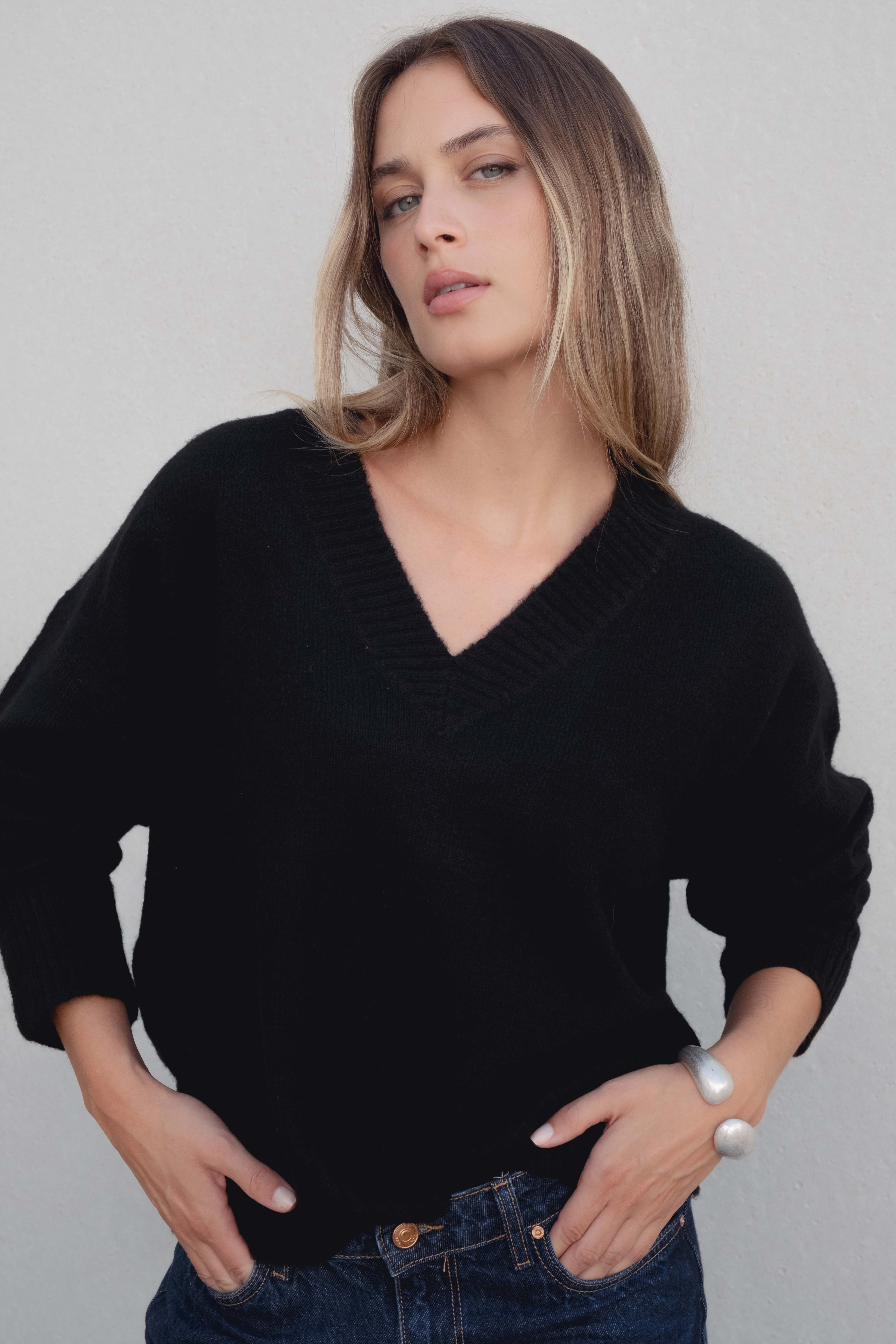 OVERSIZE-PULLOVER MIT V-AUSSCHNITT