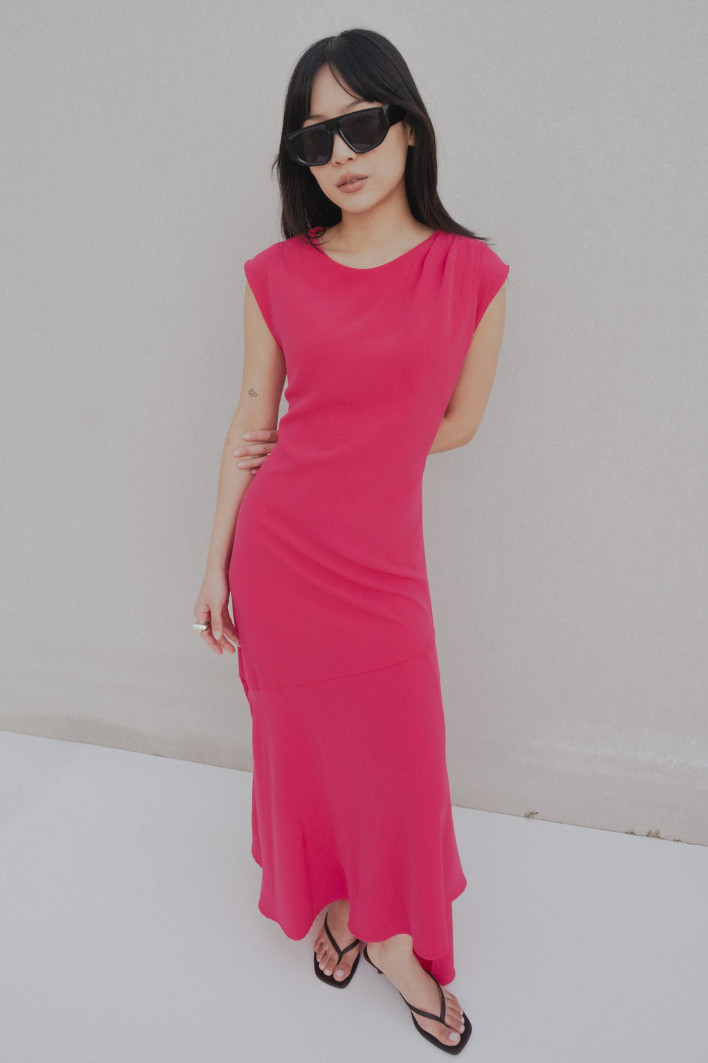 VESTIDO MIDI ASIMÉTRICO