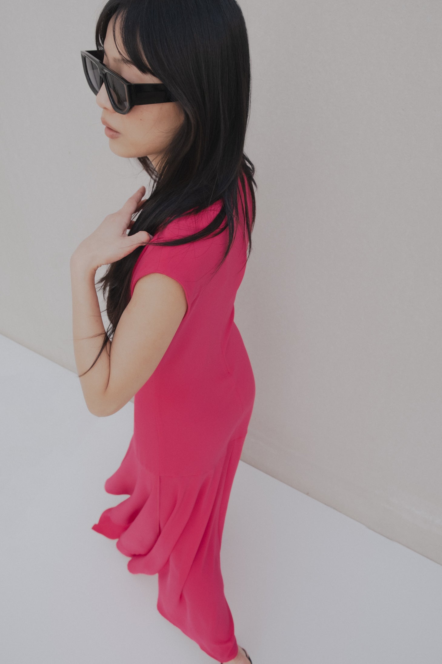VESTIDO MIDI ASIMÉTRICO
