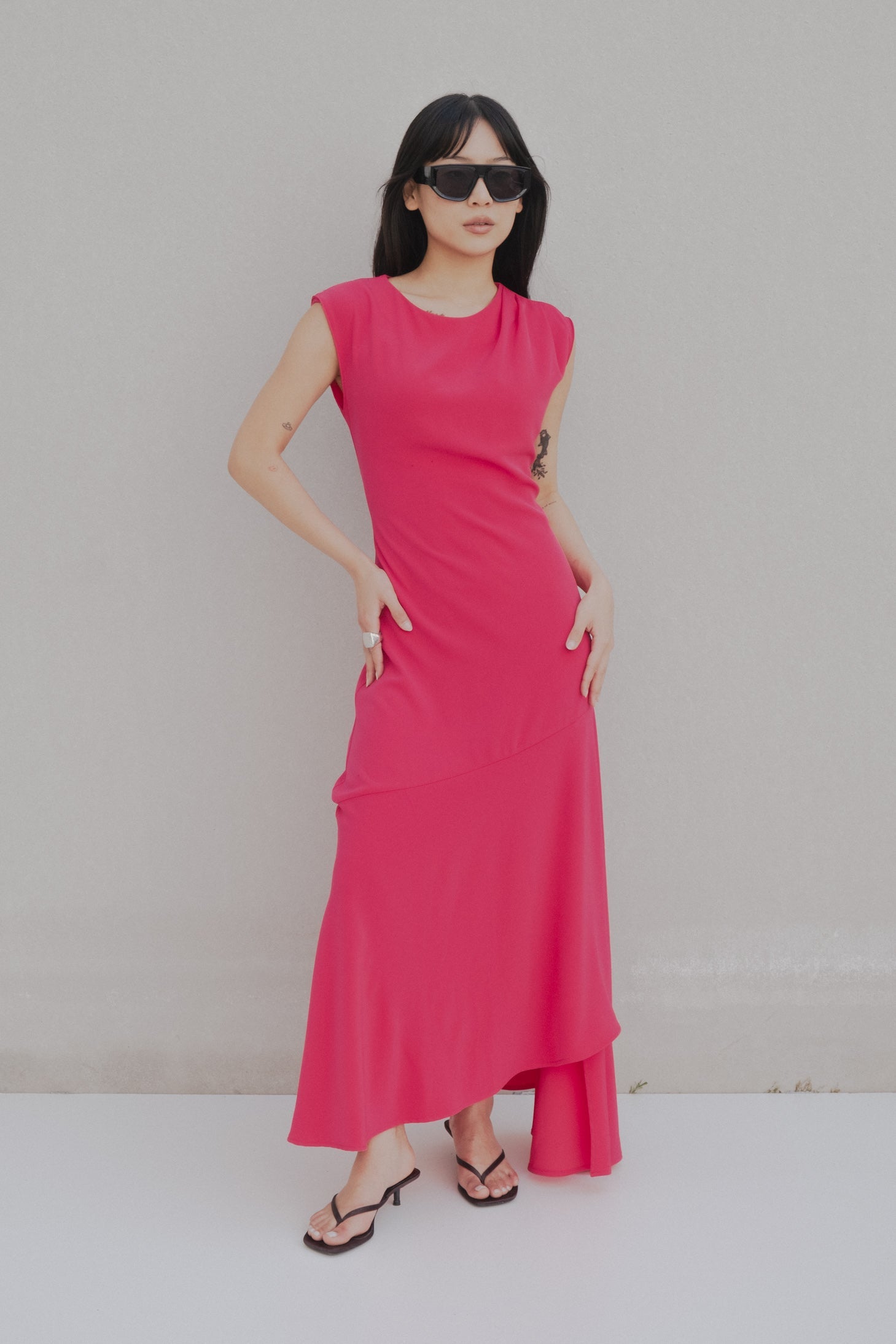 VESTIDO MIDI ASIMÉTRICO