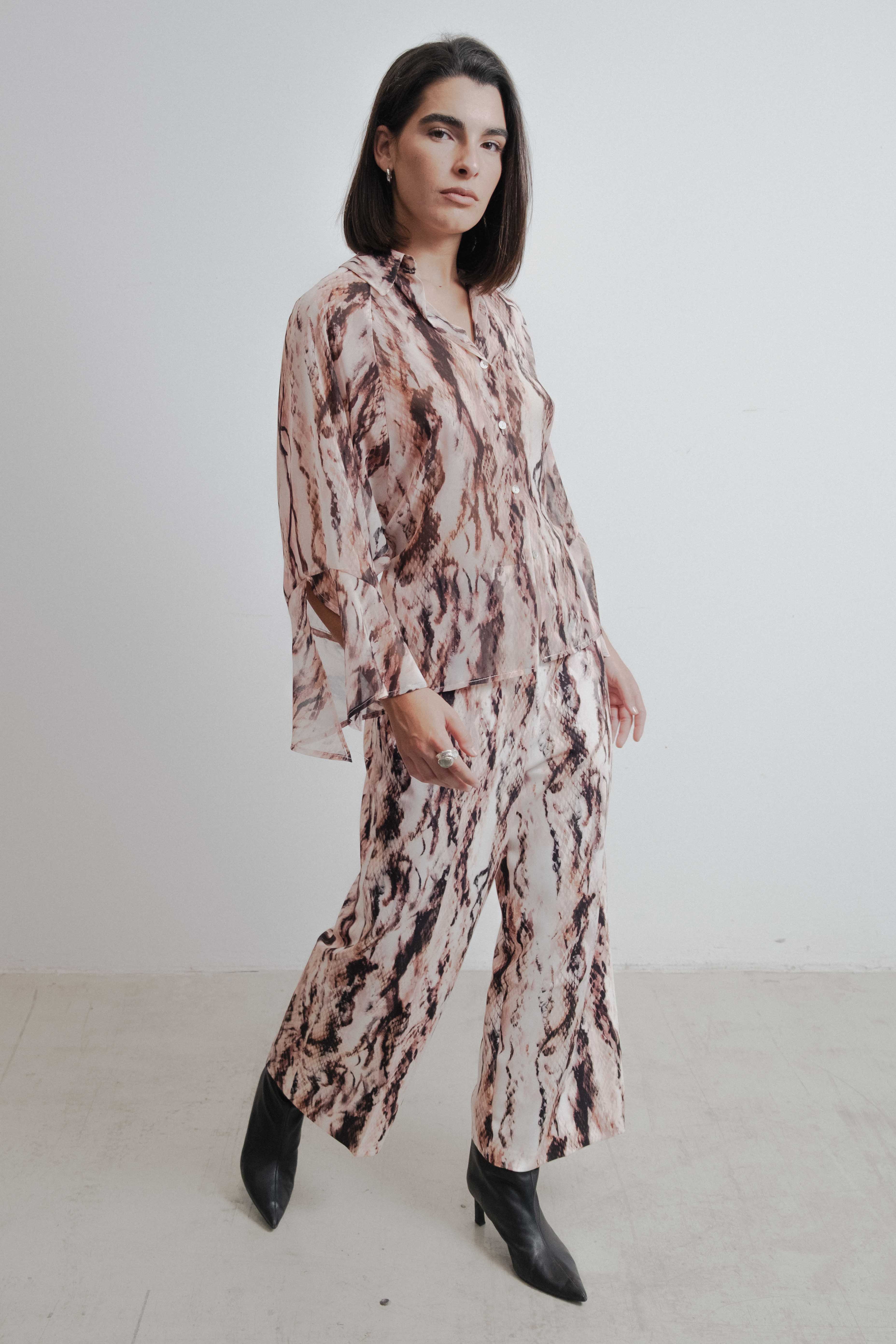 CAMISA SEMITRANSPARENTE ESTAMPADA