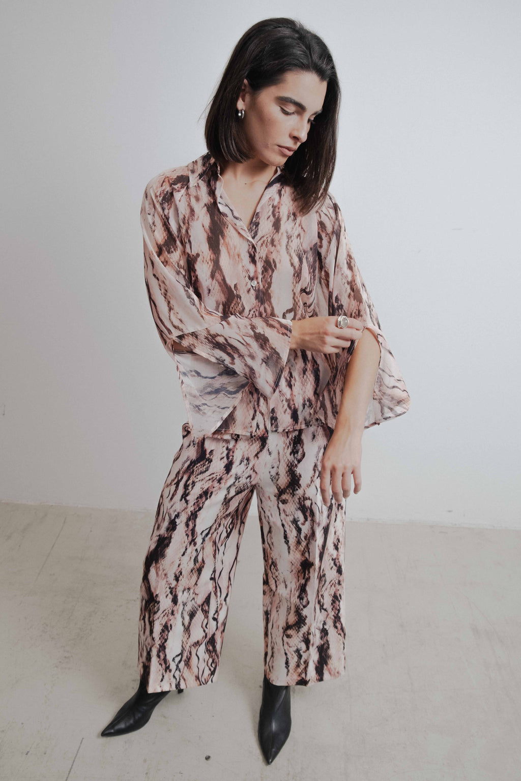 CAMISA SEMITRANSPARENTE ESTAMPADA