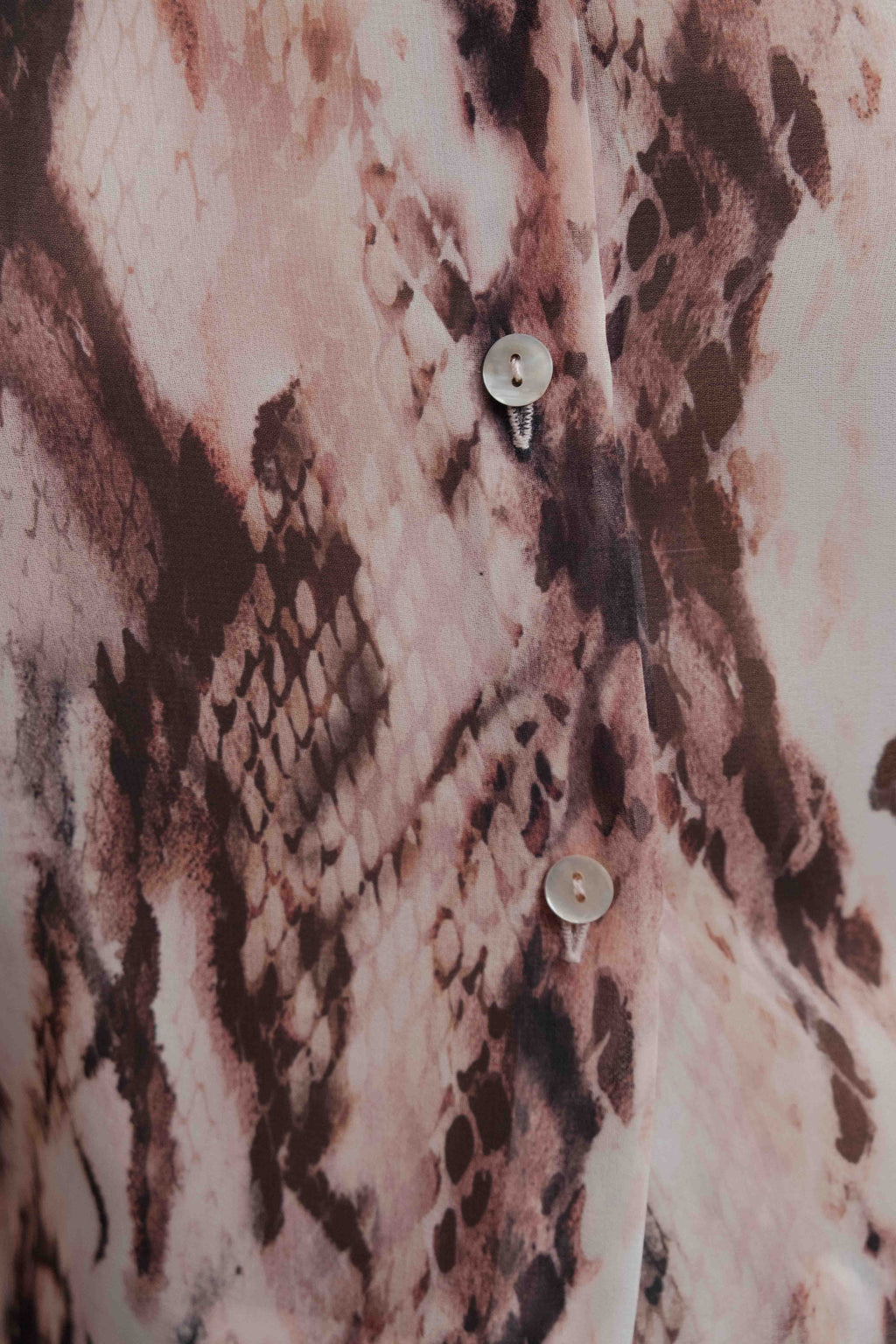 CAMISA SEMITRANSPARENTE ESTAMPADA