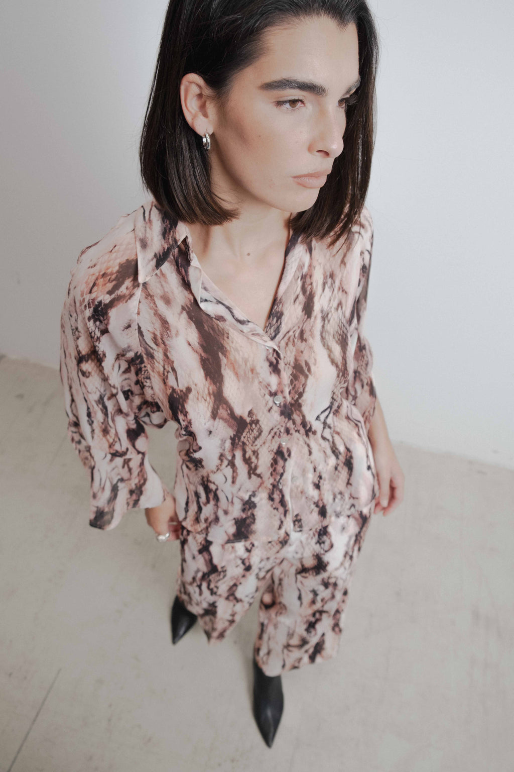 CAMISA SEMITRANSPARENTE ESTAMPADA