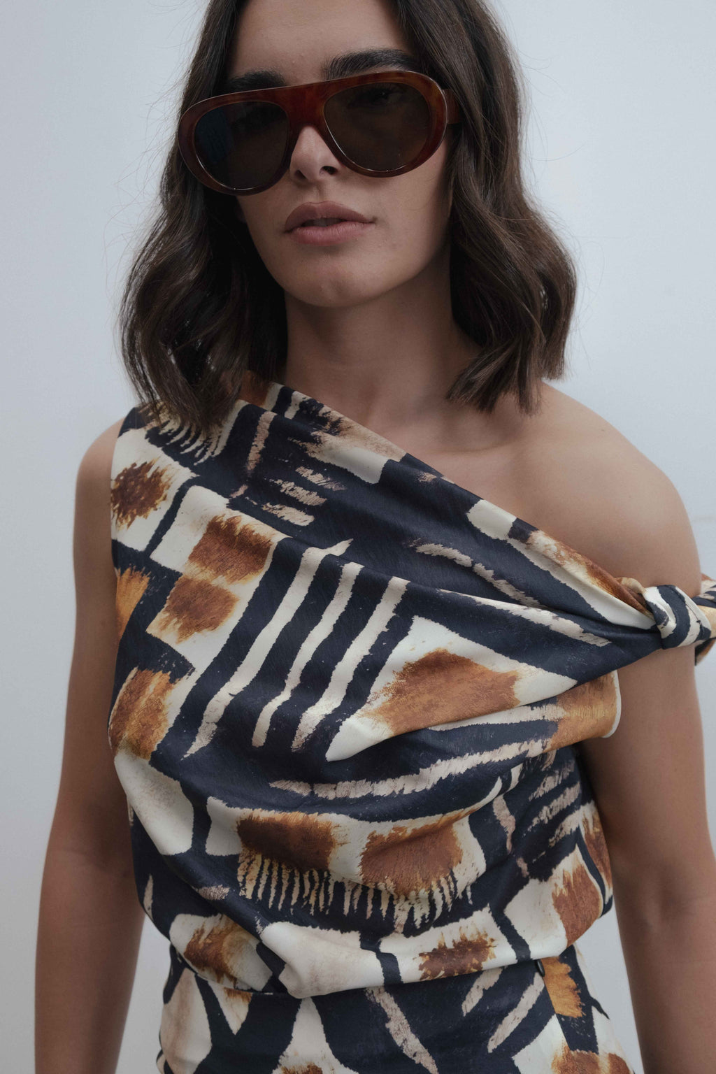 CUERPO ASIMÉTRICO ESTAMPADO