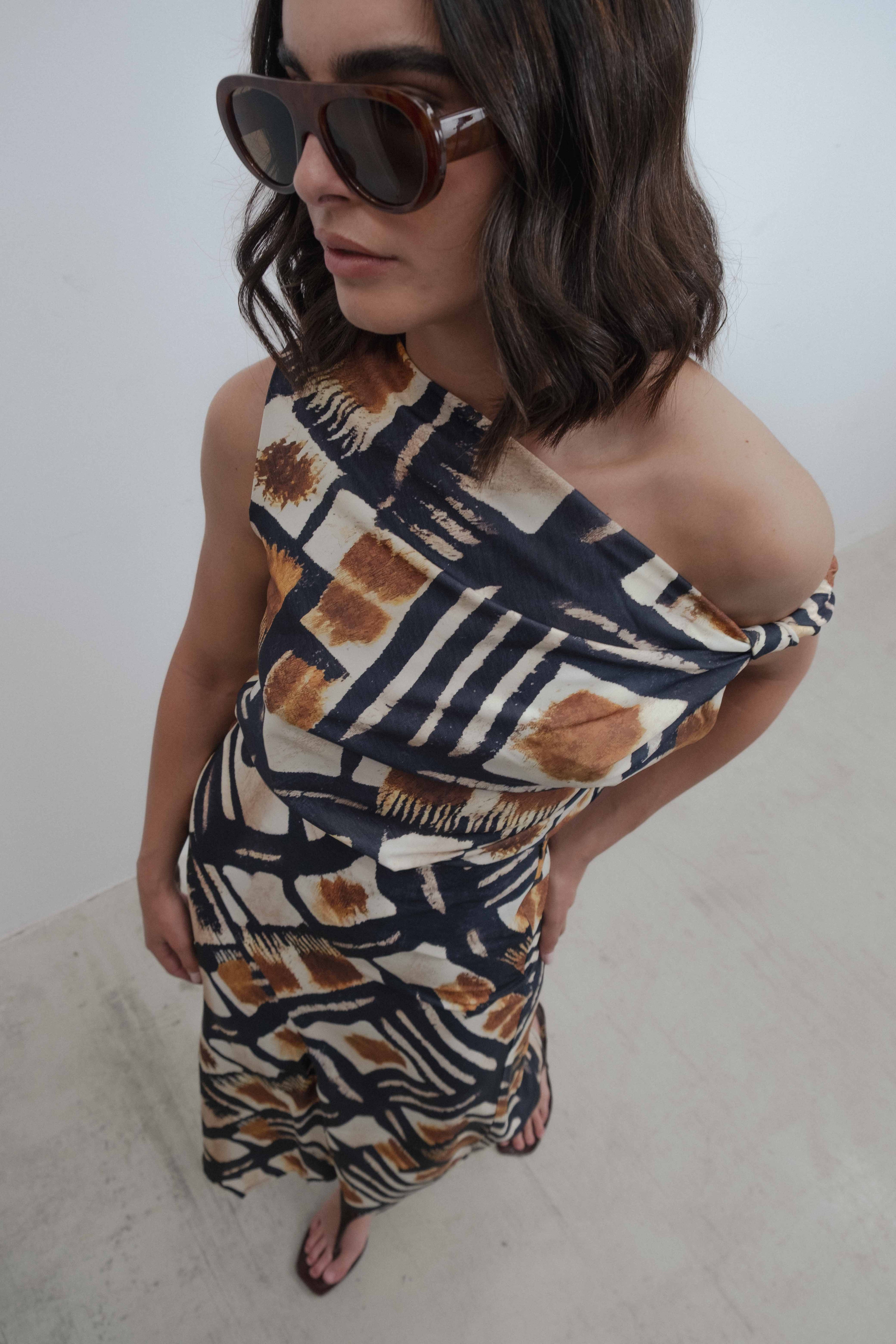 CUERPO ASIMÉTRICO ESTAMPADO
