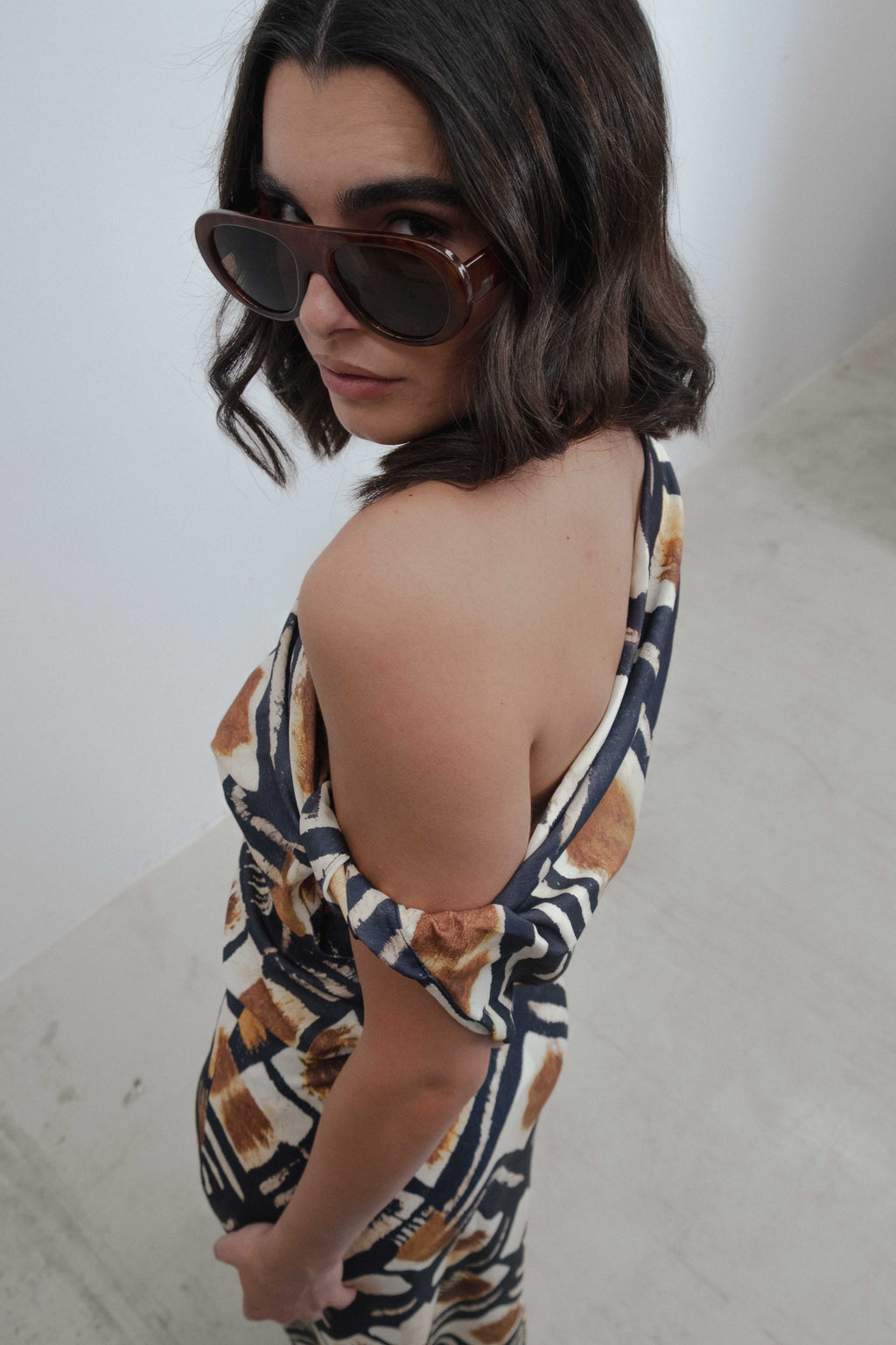 CUERPO ASIMÉTRICO ESTAMPADO