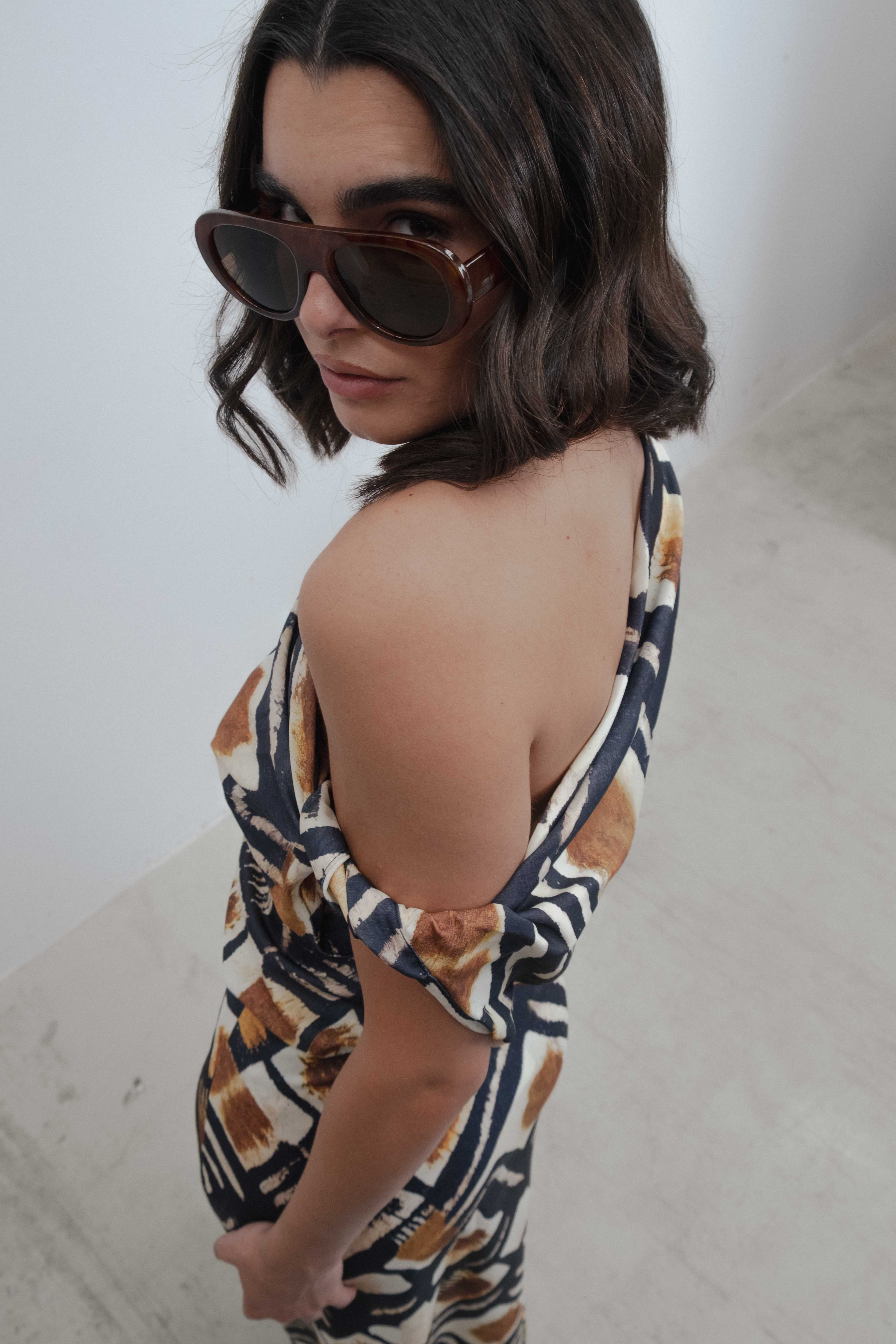 CUERPO ASIMÉTRICO ESTAMPADO