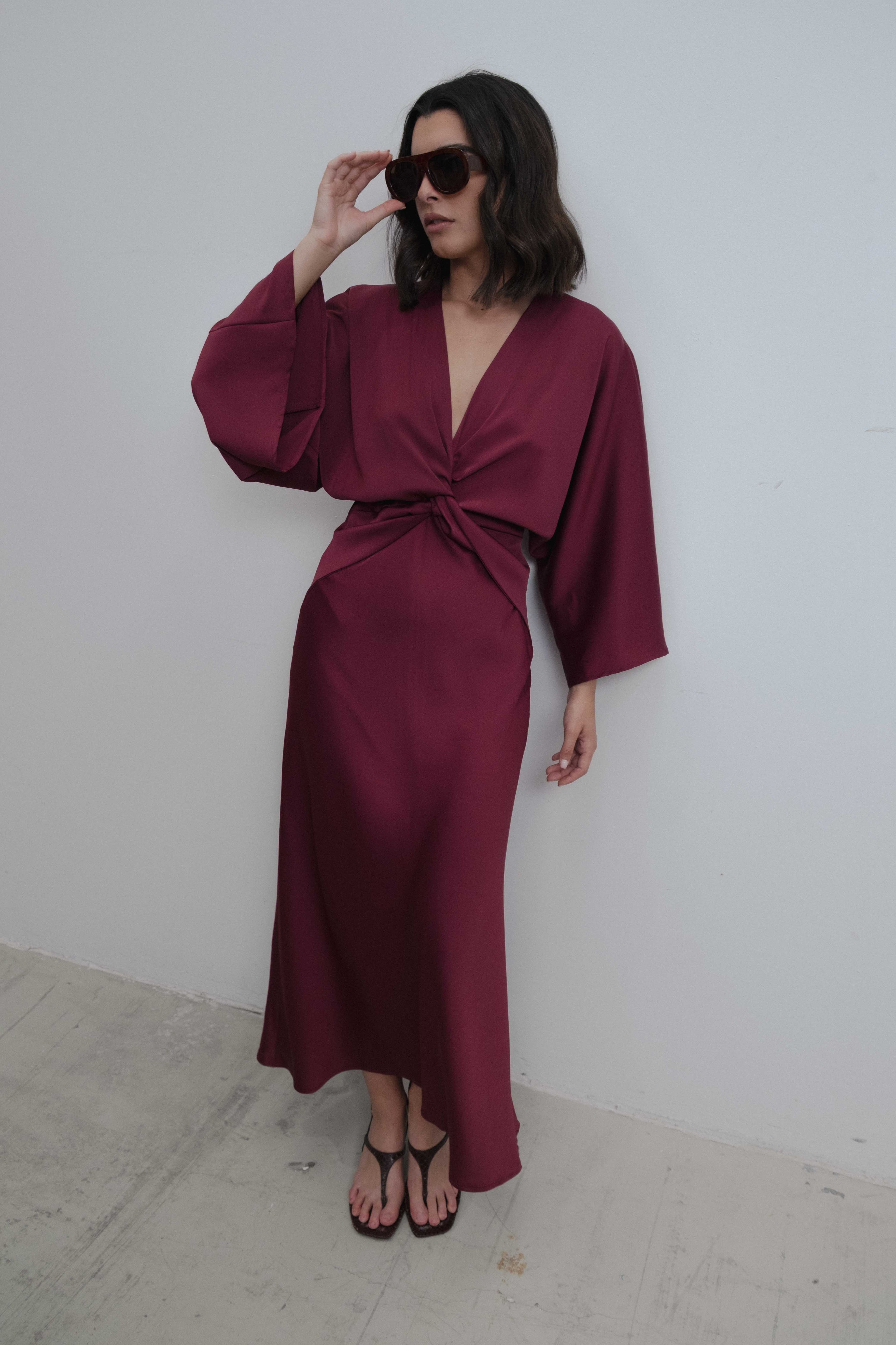 VESTIDO SATINADO NUDO