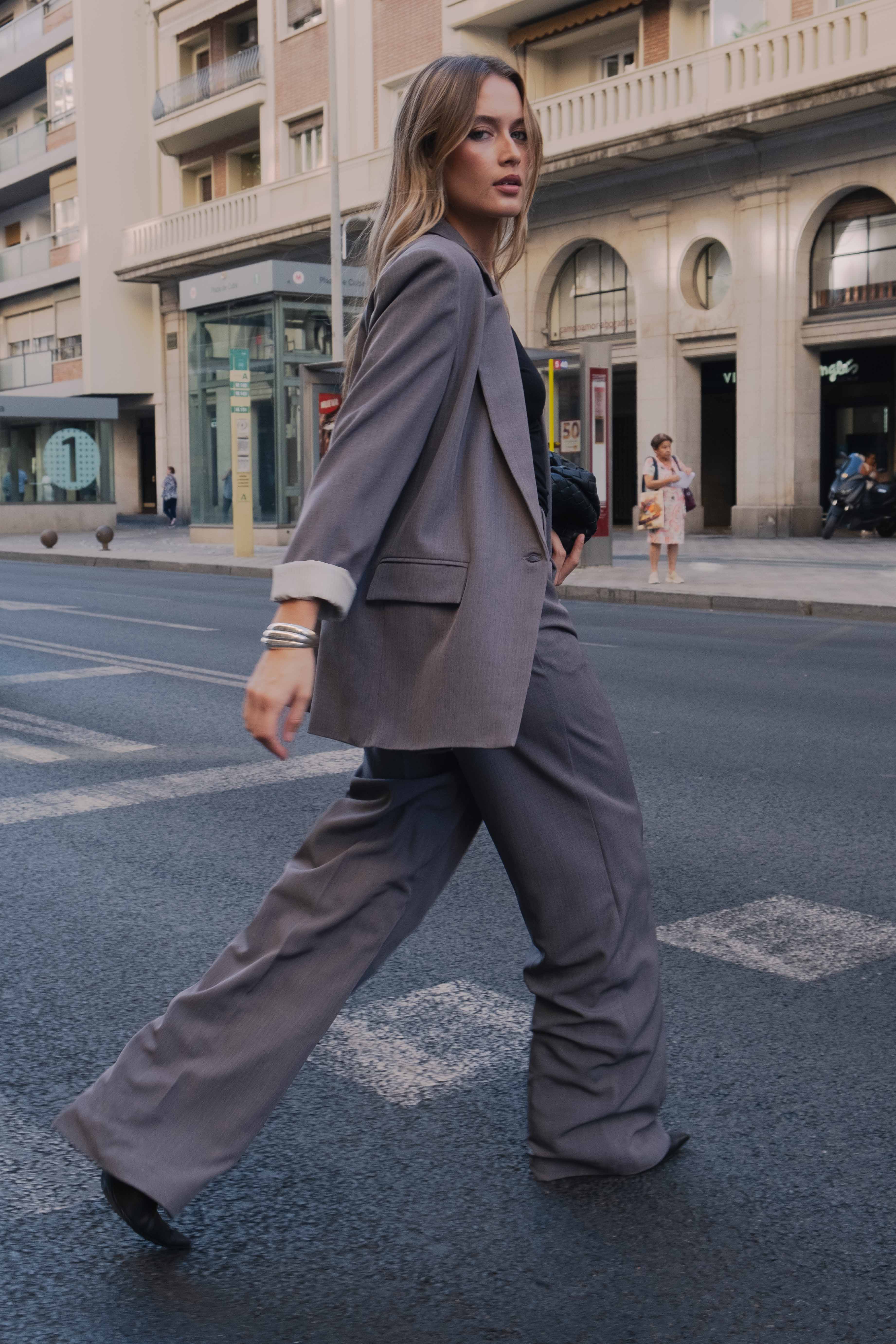 BLAZER MIT GEMUSTERTEM BÜNDCHEN