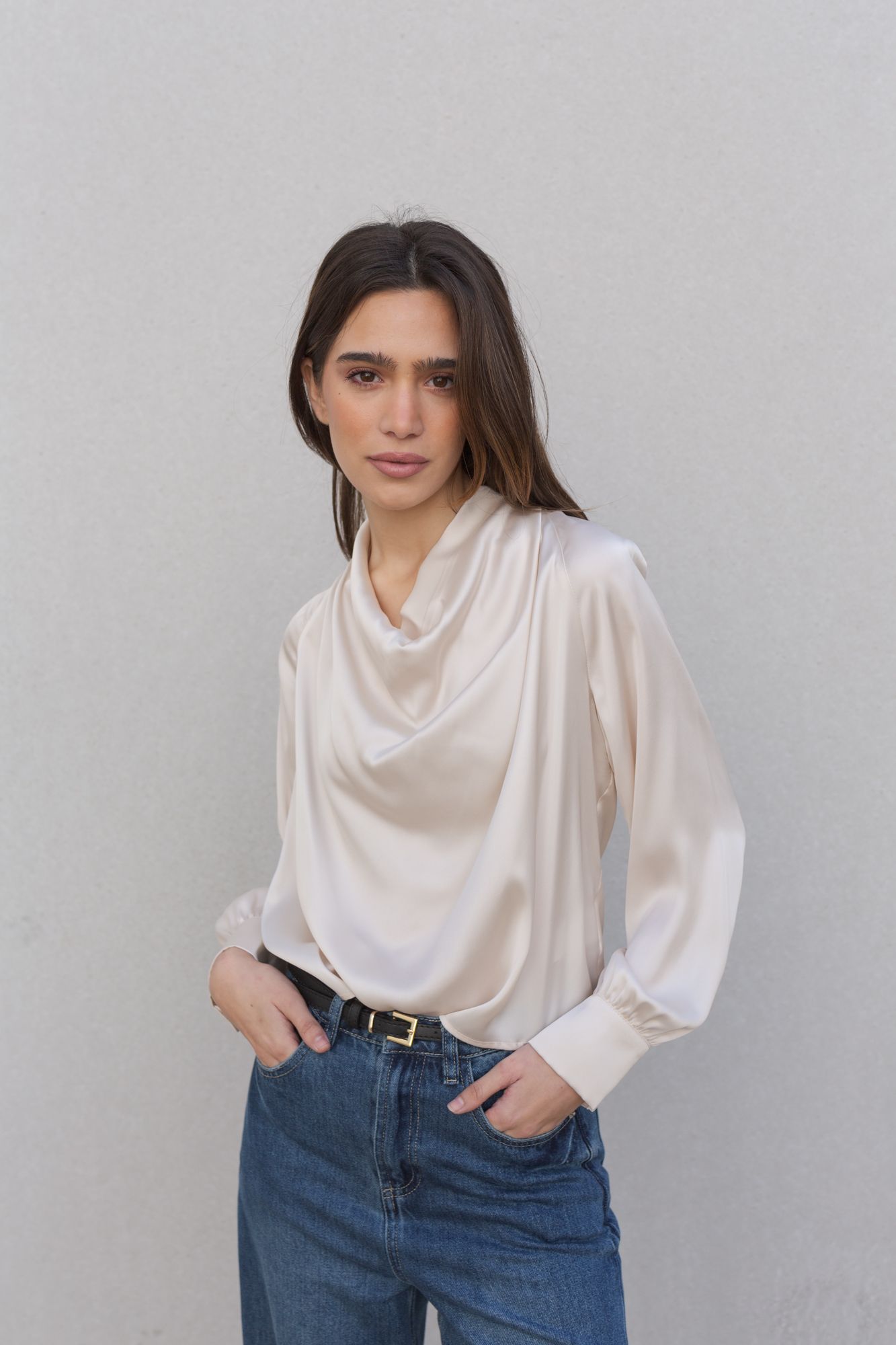 SATINBLUSE MIT SCHLEIFE